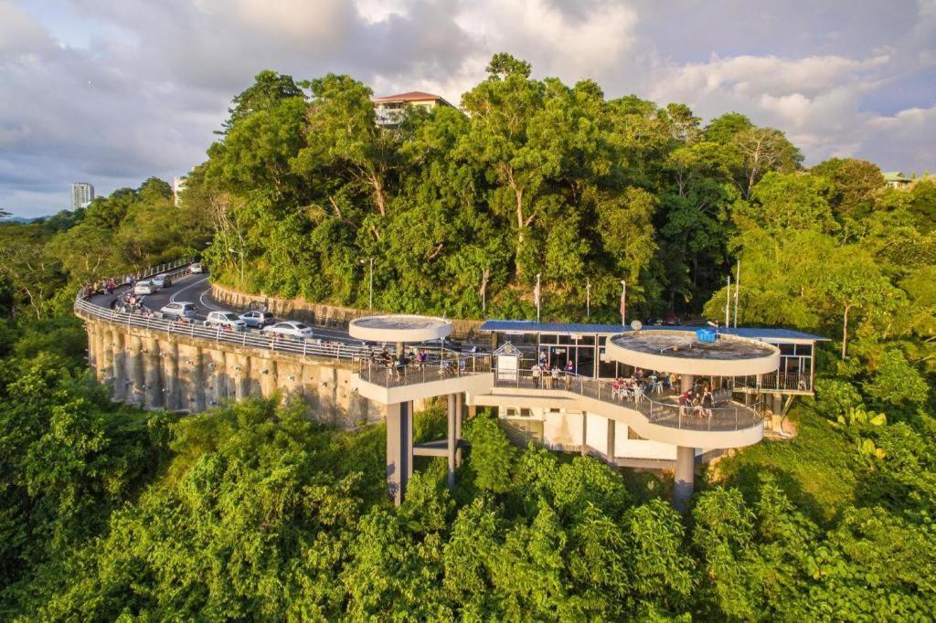 Atap Kota Kinabalu